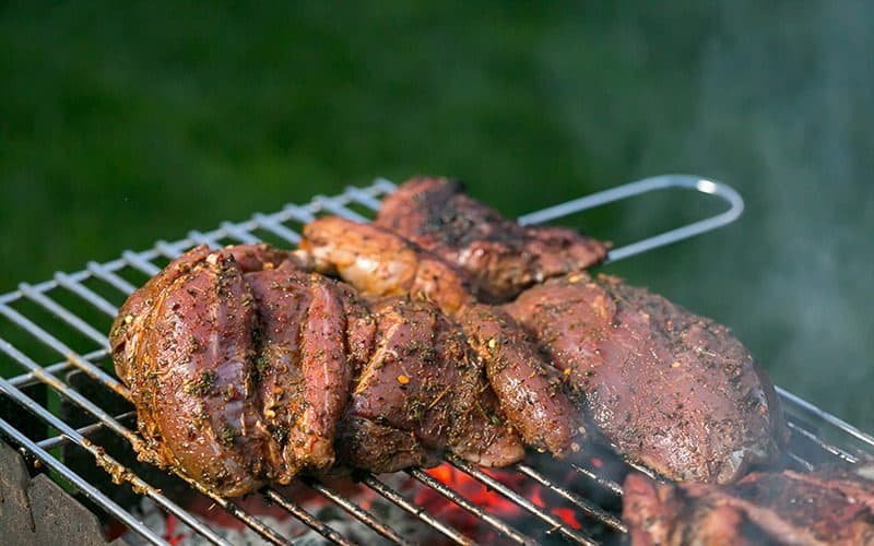 Pastramă de oaie la grătar – Rețeta tradițională din Țara Făgărașului