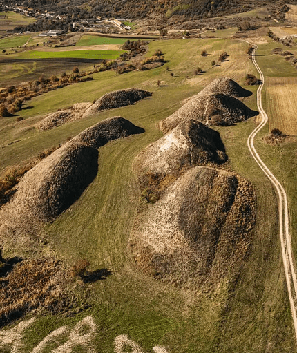 Prin Sat cu Ochii Deschiși