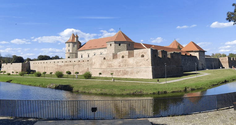 Prin Sat cu Ochii Deschiși 2