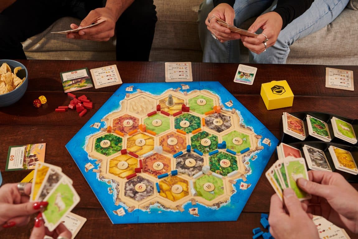 Catan, foc de tabără și seri fără telefoane – O experiență diferită în Țara Făgărașului